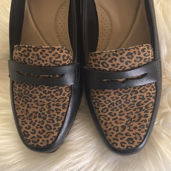 Like New Clarks Juliet Coast Black Leopard Leather Slip On Penny Loafer Women's - Picture 2 of 10